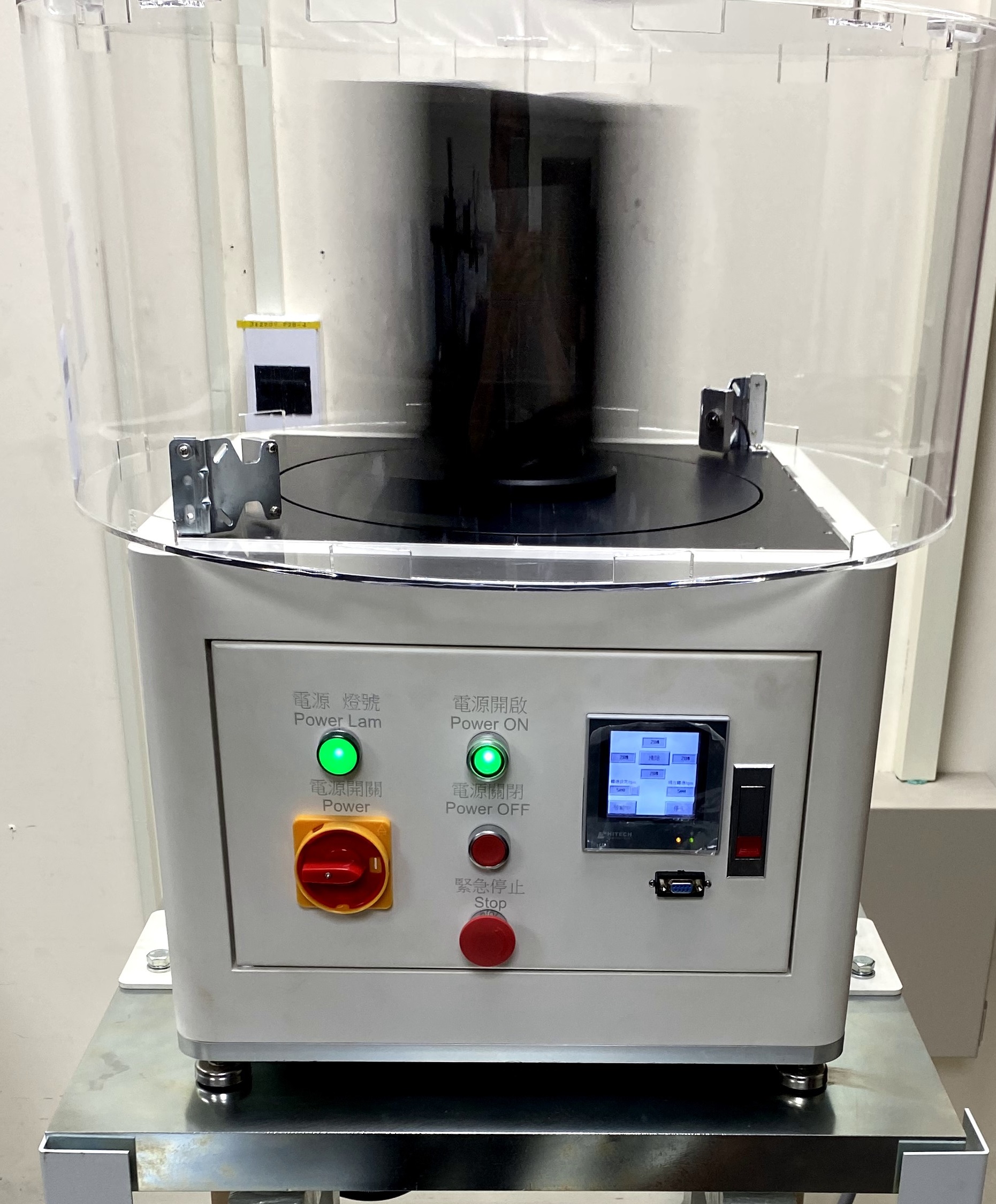 機台.jpg 高速旋轉於每分鐘300~900轉的高速下,將圖形轉換成 3D立體圖.